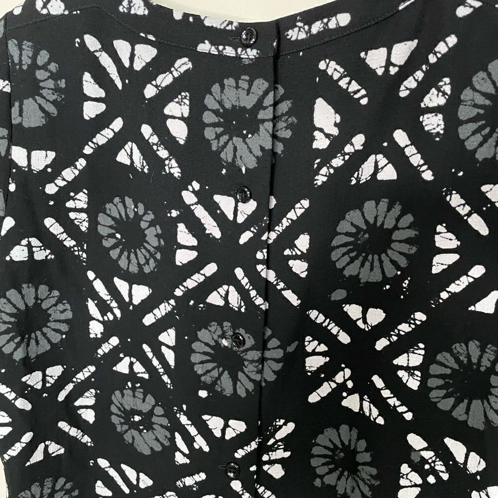 Madewell Industry Button-Back Top in Batik Grid - Picture 7 of 9